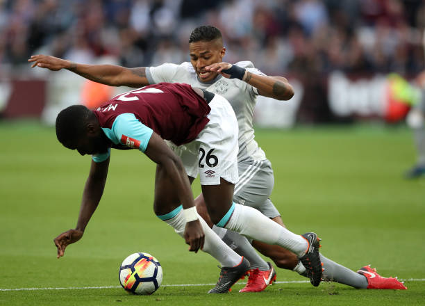 正如內維爾 正如內維爾